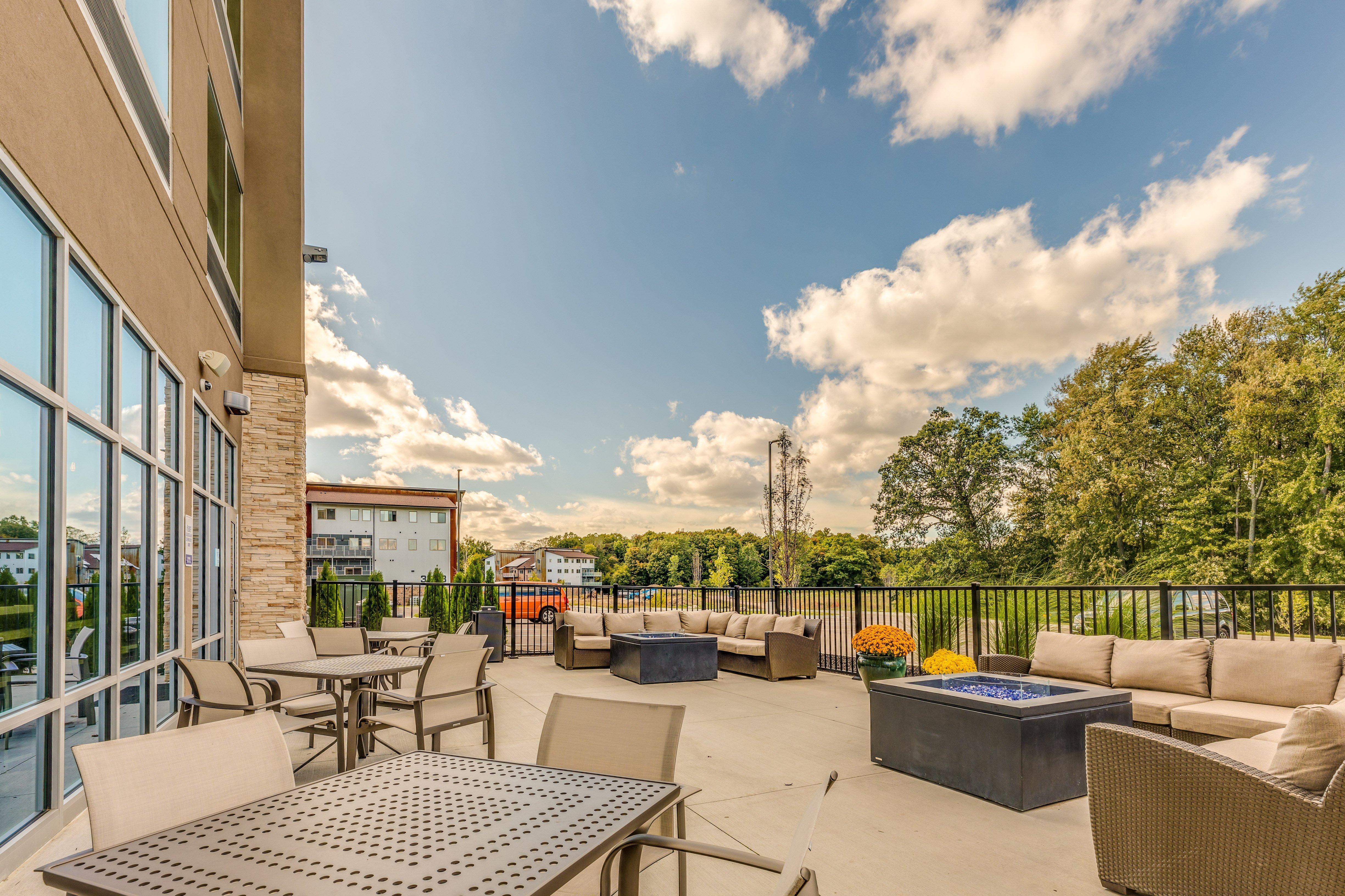 Holiday Inn Express & Suites Okemos - University Area By Ihg Esterno foto