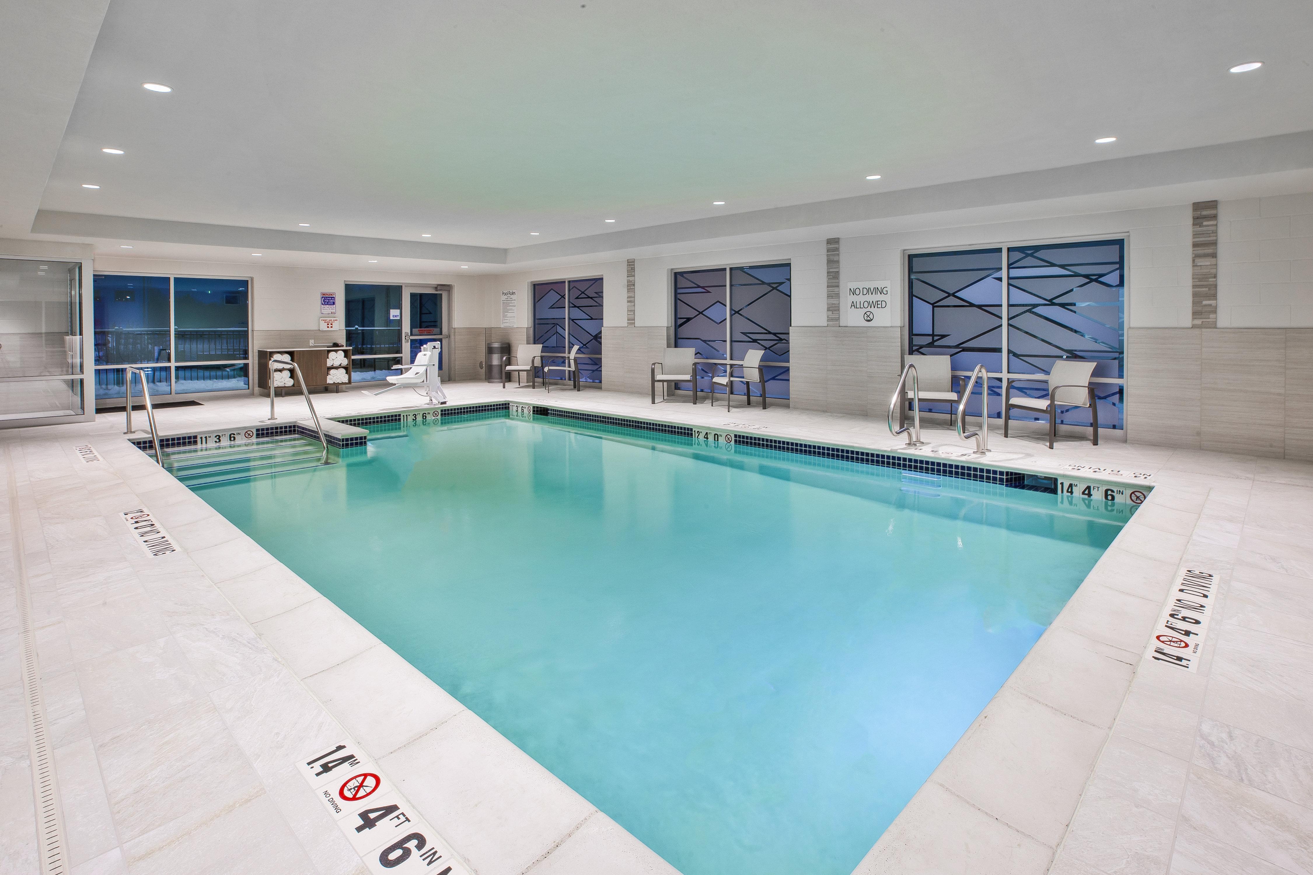 Holiday Inn Express & Suites Okemos - University Area By Ihg Esterno foto